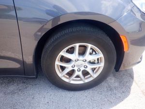 CHRYSLER PACIFICA TOURING L - 8