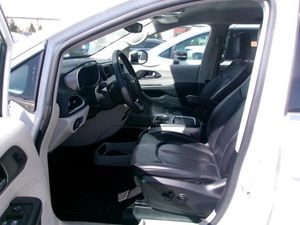 CHRYSLER PACIFICA TOURING L - 3