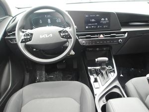 2025 KIA NIRO LX — фото 8