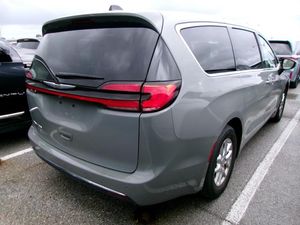 CHRYSLER PACIFICA TOURING L - 2