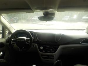 CHRYSLER PACIFICA TOURING L - 4