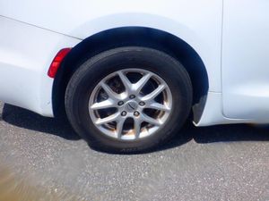 CHRYSLER PACIFICA TOURING L - 8