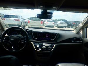 CHRYSLER PACIFICA TOURING L - 4