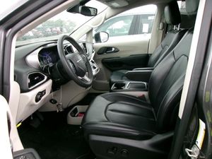 CHRYSLER PACIFICA TOURING L - 3