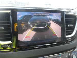 CHRYSLER PACIFICA TOURING L - 8