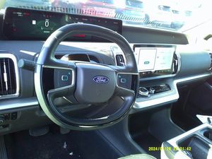 صورة 4 لـ 2025 FORD EXPEDITION PLATINUM
