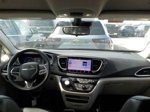 CHRYSLER PACIFICA TOURING L - 4